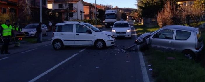Incidente stradale a Costigliole d'Asti. Frontale tra una Panda e una 600