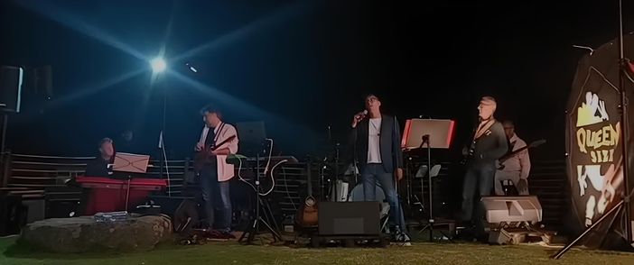 Queen size tribute band Queen size tribute band