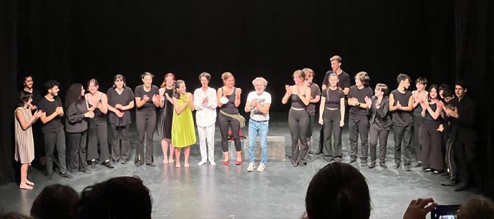 Uno spettacolo in sette lingue per ventidue studenti del Monti di Asti Uno spettacolo in sette lingue per ventidue studenti del Monti di Asti