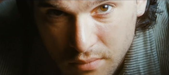 Kit Harington in una scena del film