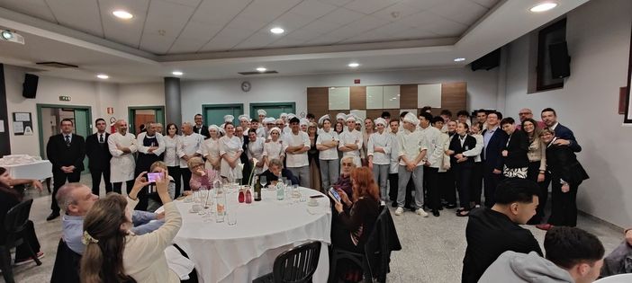 Alla scuola alberghiera di Asti e Agliano una cena dal mondo per festeggiare la fine dell’Erasmus e degli stage Alla scuola alberghiera di Asti e Agliano una cena dal mondo per festeggiare la fine dell’Erasmus e degli stage
