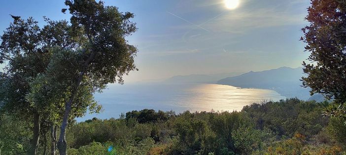 Borgio Verezzi - Panorama del monte Caprazoppa visto da ovest Borgio Verezzi - Panorama del monte Caprazoppa visto da ovest