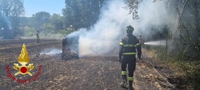 Incendio sterpaglie a Cortandone coinvolge mezzo agricolo