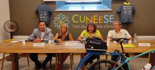 Presentata la nuova avventura di Giovanni Panzera "Pedalando tra le aquile - Summer edition" (VIDEO)