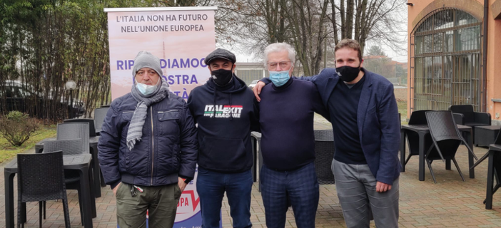 Gazebo di Italexit con Paragone e 'astigiano Quaglia