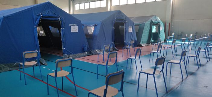 Punto vaccinale palestra scuola primaria di Canelli