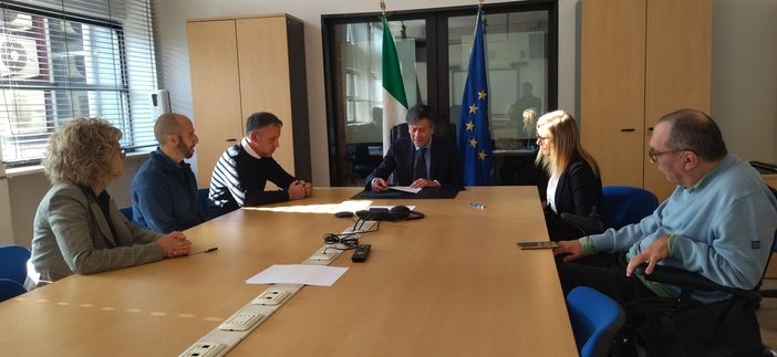 Firmato in Prefettura un accordo per l’inserimento sociale dei migranti a Castello di Annone Firmato in Prefettura un accordo per l’inserimento sociale dei migranti a Castello di Annone