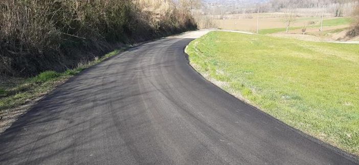 Frazioni: proseguono i lavori di asfaltatura e manutenzione delle strade comunali (FOTO) Frazioni: proseguono i lavori di asfaltatura e manutenzione delle strade comunali (FOTO)
