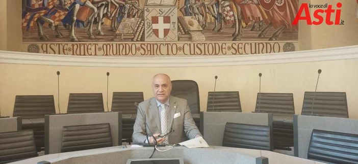 "Amareggiato e dispiaciuto, bastava una telefonata, forse consiglieri di lungo corso hanno dimenticato il regolamento". Il presidente del consiglio comunale di Asti Giovanni Boccia fa chiarezza sulla polemica degli ultimi giorni