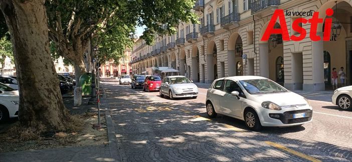 Gli astigiani ‘alla prova’ della prime fase della nuova viabilità in piazza Alfieri [FOTO E VIDEO]