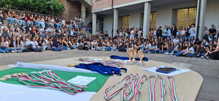 La voce ... delle scuole: premiazioni e balli al “Monti” per salutare la fine dell’anno scolastico