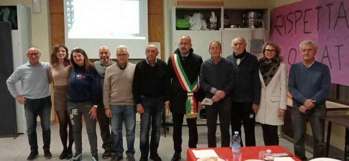 I partecipanti alla serata, ritratti con il sindaco Maurizio Rasero e la sua vice Stefania Morra