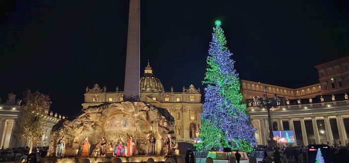 Acceso l'albero donato dal Piemonte al Papa  "astigiano" [VIDEO E FOTO]