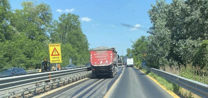 I lavori di asfaltatura, preparatori per il doppio senso di marcia I lavori di asfaltatura, preparatori per il doppio senso di marcia