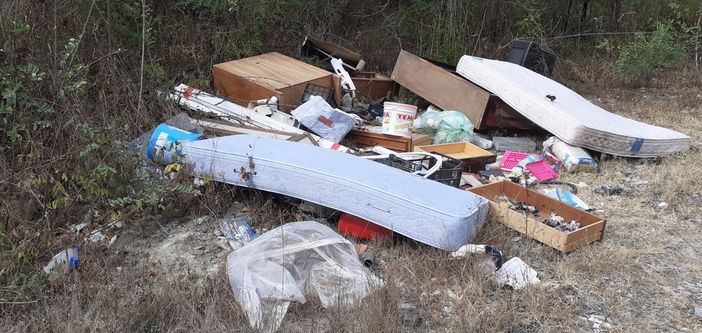 Duplice intervento della Protezione Civile di Asti per rimuovere rifiuti di ogni genere Duplice intervento della Protezione Civile di Asti per rimuovere rifiuti di ogni genere