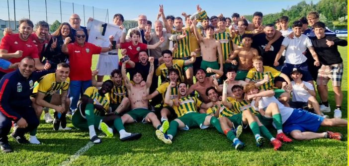 La festa dei gialloverdi dopo la salvezza conquistata ai playout nella passata stagione La festa dei gialloverdi dopo la salvezza conquistata ai playout nella passata stagione