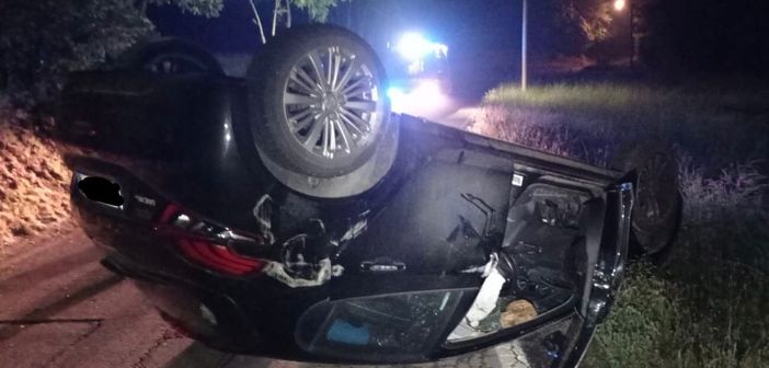 Auto ribaltata a Valgera, solo lievi escoriazioni per i passeggeri Auto ribaltata a Valgera, solo lievi escoriazioni per i passeggeri