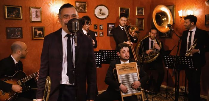 Da questa sera Asti è capitale della cultura con AstiTeatro. Si parte con la BandaKadabra Da questa sera Asti è capitale della cultura con AstiTeatro. Si parte con la BandaKadabra