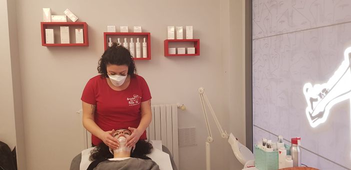 "Permettete a parrucchieri ed estetiste di aprire in zona rossa". L'appello di CNA al Governo per evitare nuove crisi finanziarie