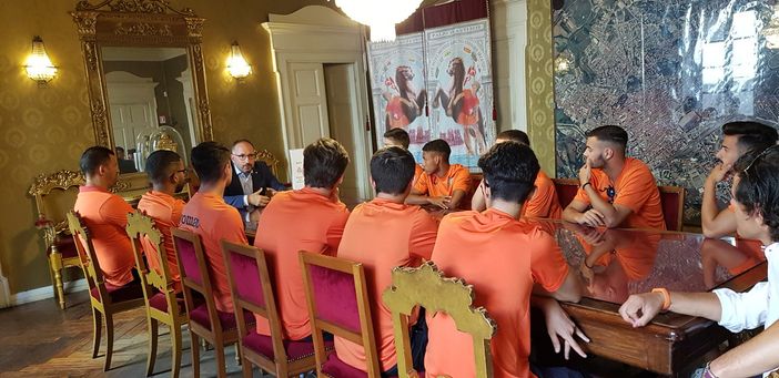 Calcio a 5: l’under 19 dell’Orange Futsal è stata ricevuta in Municipio Calcio a 5: l’under 19 dell’Orange Futsal è stata ricevuta in Municipio