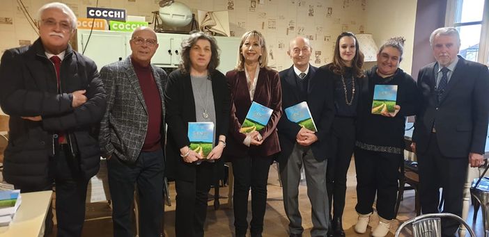 I relatori dell'incontro insieme all'autrice I relatori dell'incontro insieme all'autrice