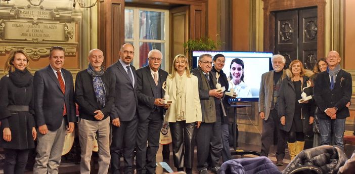 Concluso il Bagna Cauda Day 2022 con il premio "Testa d'Aj". Un'edizione con oltre 20mila bagnacaudisti