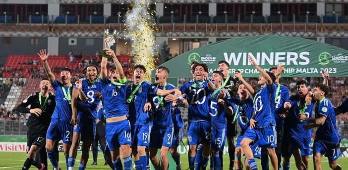 L'esultanza degli azzurrini dopo la vittoria con il Portogallo (foto FIGC)