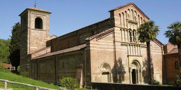 La canonica di Santa Maria di Vezzolano La canonica di Santa Maria di Vezzolano