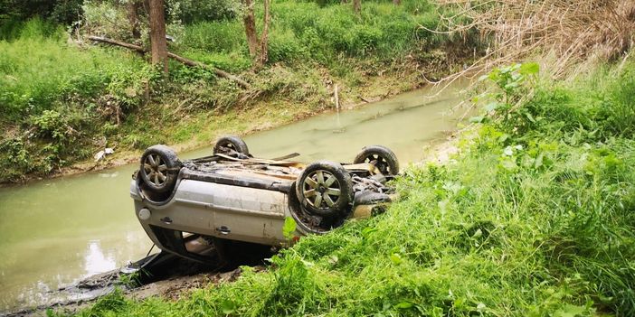 Abbandono rifiuti, puntata... infinita. Questa volta nel mirino addirittura carcasse di auto e roulotte [FOTO]