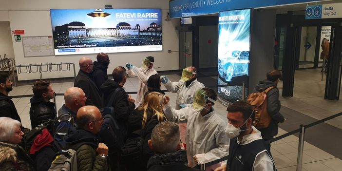 Anche la Croce Rossa di Asti all'aeroporto di Torino Caselle per il controllo sanitario sul coronavirus Anche la Croce Rossa di Asti all'aeroporto di Torino Caselle per il controllo sanitario sul coronavirus