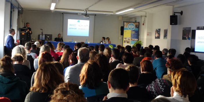 Il cyberbullismo al centro di un partecipato incontro all'Artom di Asti