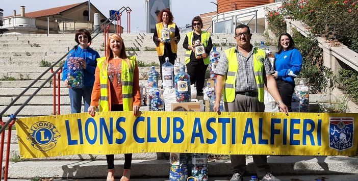 I soci che hanno presenziato alla consegna dei tappi –