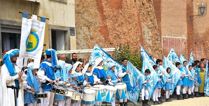 Camminata sui sentieri del tartufo e raduno delle 500, a Montechiaro, per Golosaria