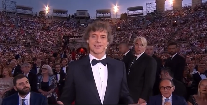 Un fotogramma dello spettacolo trasmesso dall'arena di Verona