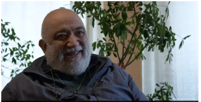 Don Mario Banaudi e, nella immagine a fine articolo, il co-parroco don Dino Barberis