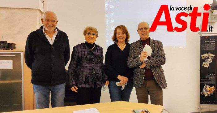 Nella foto, da sinistra a destra: il dirigente del Monti Giorgio Martino, la vedova del grande jazzista, la direttrice della Biblioteca Astense Donatella Gnetti e l'assessore alla Cultura Gianfranco Imerito Nella foto, da sinistra a destra: il dirigente del Monti Giorgio Martino, la vedova del grande jazzista, la direttrice della Biblioteca Astense Donatella Gnetti e l'assessore alla Cultura Gianfranco Imerito