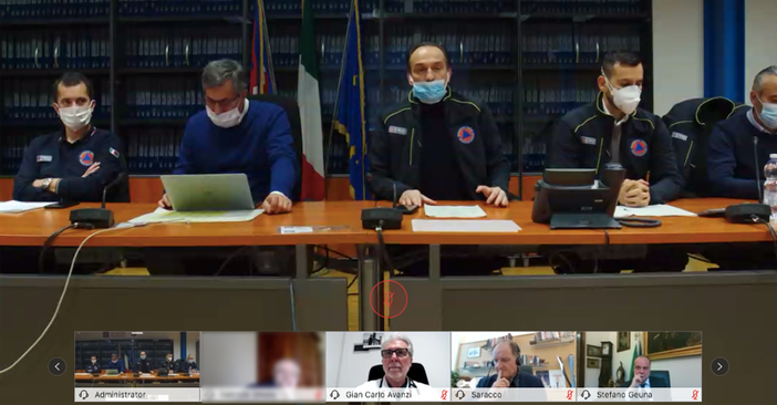 Mascherine, il Piemonte fa da sé: "Il materiale prodotto e donato verrà certificato da Università e Politecnico" Mascherine, il Piemonte fa da sé: "Il materiale prodotto e donato verrà certificato da Università e Politecnico"