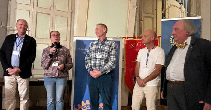 Giulia Gai e Renzo Gai (primo a destra) con i tre presidenti dei Rotary Club gemelli