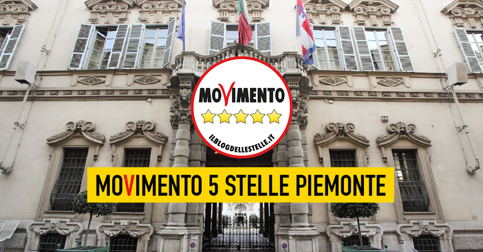 Logo Movimento 5 Stelle Piemonte con sfondo palazzo Lascaris