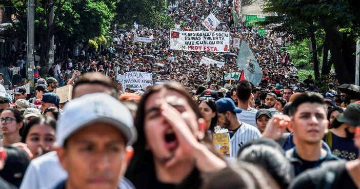 Un momento di una manifestazione nella capitale della Colombia (foto tratta dal sito di Amnesty International) Un momento di una manifestazione nella capitale della Colombia (foto tratta dal sito di Amnesty International)