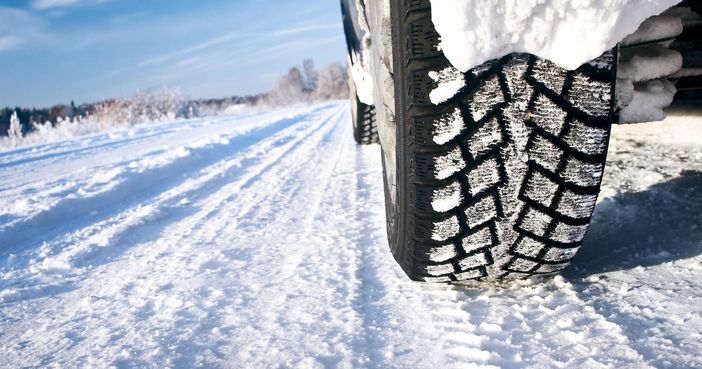Arriva l'obbligo di pneumatici invernali o catene a bordo [ELENCO DELLE STRADE]