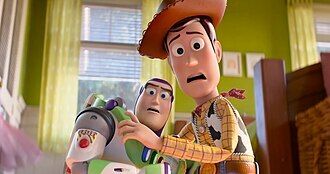 Questa settimana al cinema. Toy Story 5: Woody, Buzz e Jessie tornano per combattere la loro battaglia più difficile.. contro i tablet Questa settimana al cinema. Toy Story 5: Woody, Buzz e Jessie tornano per combattere la loro battaglia più difficile.. contro i tablet