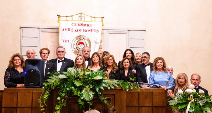 Festa a palazzo Alfieri per il trentennale di "Amitiè sans Frontières" Festa a palazzo Alfieri per il trentennale di "Amitiè sans Frontières"