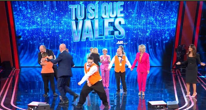 Un ballo scatenato dei ragazzi di Albergo Etico