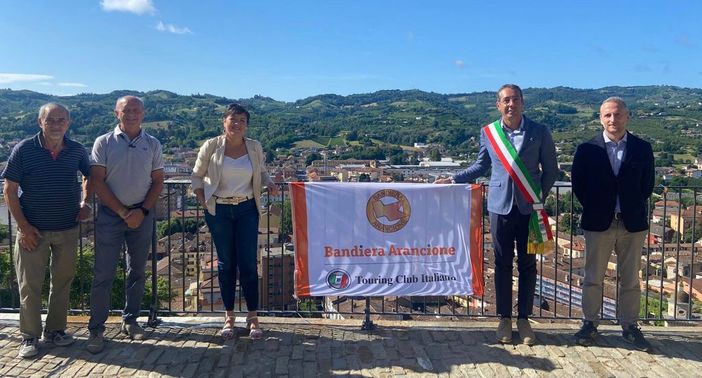 Bandiere arancioni 2021: anche Canelli e Castagnole Lanze premiate dal Touring Club Italiano (VIDEO) Bandiere arancioni 2021: anche Canelli e Castagnole Lanze premiate dal Touring Club Italiano (VIDEO)