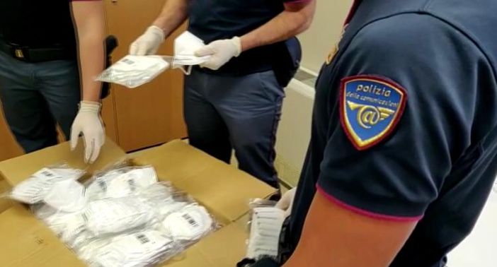 Numerose segnalazioni, in tutta Italia, di tentativi di raggiri su mascherine e guanti