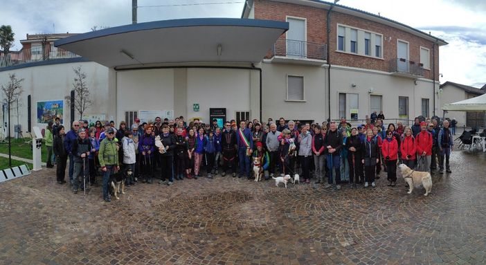 Alla camminata di Pasquetta del Cai, per sensibilizzare sull'epilessia, anche i volontari Vip di Asti