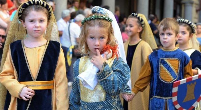 Sabato la sfilata dei bambini del Palio di Asti Sabato la sfilata dei bambini del Palio di Asti