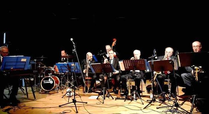 A Valleandona, &quot;sotto le stelle del jazz&quot;, arriva la Mobil Swing band