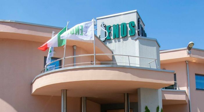 Enos, i 50 anni partono dai dipendenti Enos, i 50 anni partono dai dipendenti
